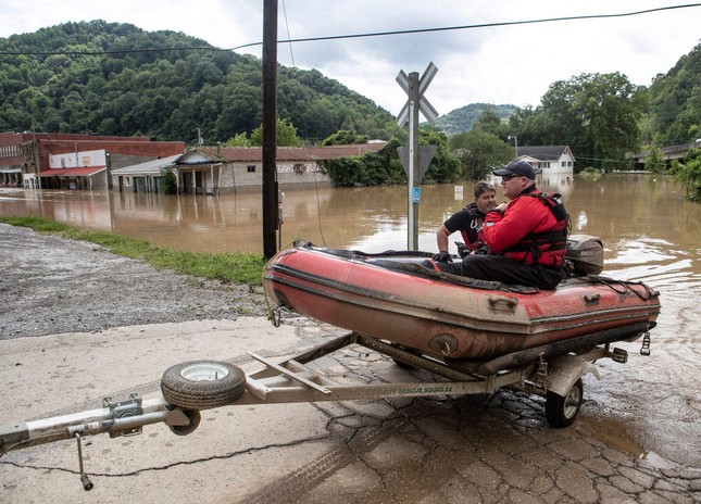 Mỹ: Mưa lớn gây đại hồng thủy ở Kentucky, 16 người thiệt mạng-5