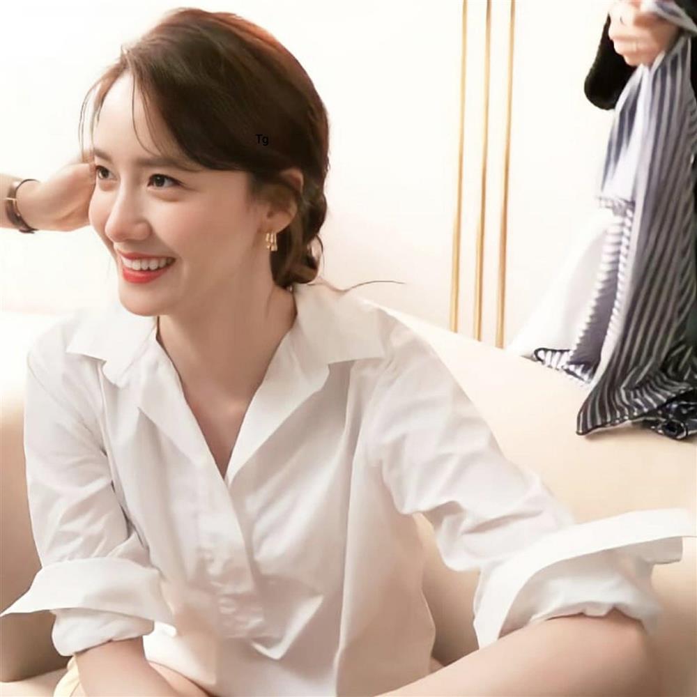 Làn da tuổi 30+ láng mịn, không tỳ vết của Yoona nhờ cả vào bước làm sạch và dưỡng ẩm mỗi ngày-1
