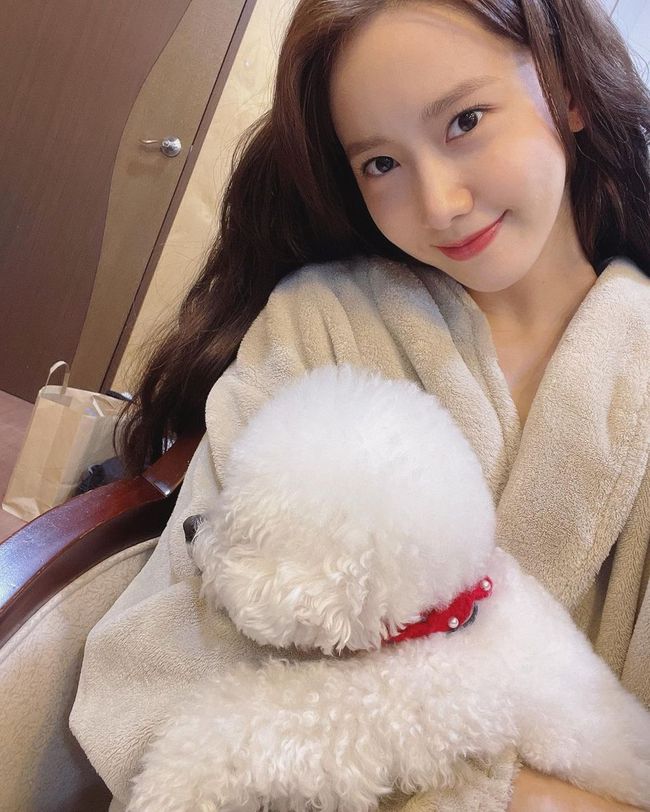 Làn da tuổi 30+ láng mịn, không tỳ vết của Yoona nhờ cả vào bước làm sạch và dưỡng ẩm mỗi ngày-3