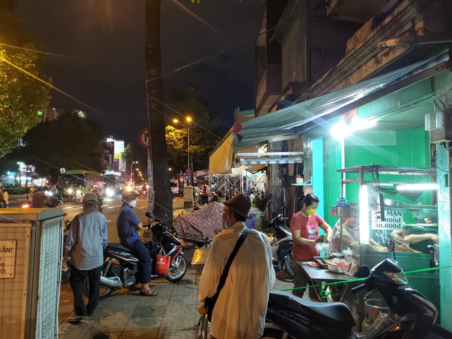 Quán xôi nổi tiếng với cái tên rùng rợn”: Tuy sợ nhưng lúc nào cũng đông nghịt khách xếp hàng chờ mua-2