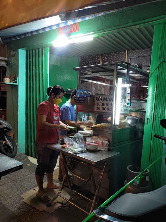 Quán xôi nổi tiếng với cái tên rùng rợn”: Tuy sợ nhưng lúc nào cũng đông nghịt khách xếp hàng chờ mua-3