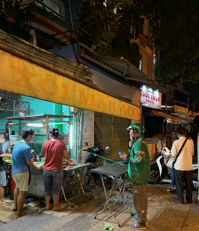 Quán xôi nổi tiếng với cái tên rùng rợn”: Tuy sợ nhưng lúc nào cũng đông nghịt khách xếp hàng chờ mua-4