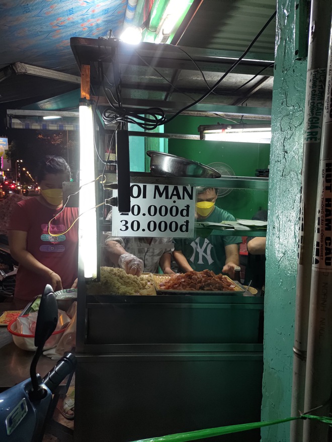 Quán xôi nổi tiếng với cái tên rùng rợn”: Tuy sợ nhưng lúc nào cũng đông nghịt khách xếp hàng chờ mua-5