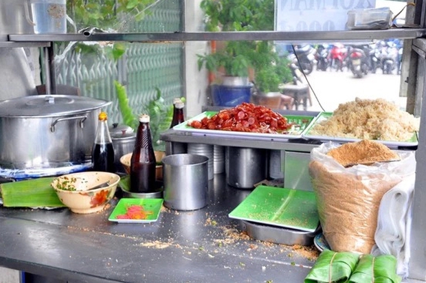 Quán xôi nổi tiếng với cái tên rùng rợn”: Tuy sợ nhưng lúc nào cũng đông nghịt khách xếp hàng chờ mua-9