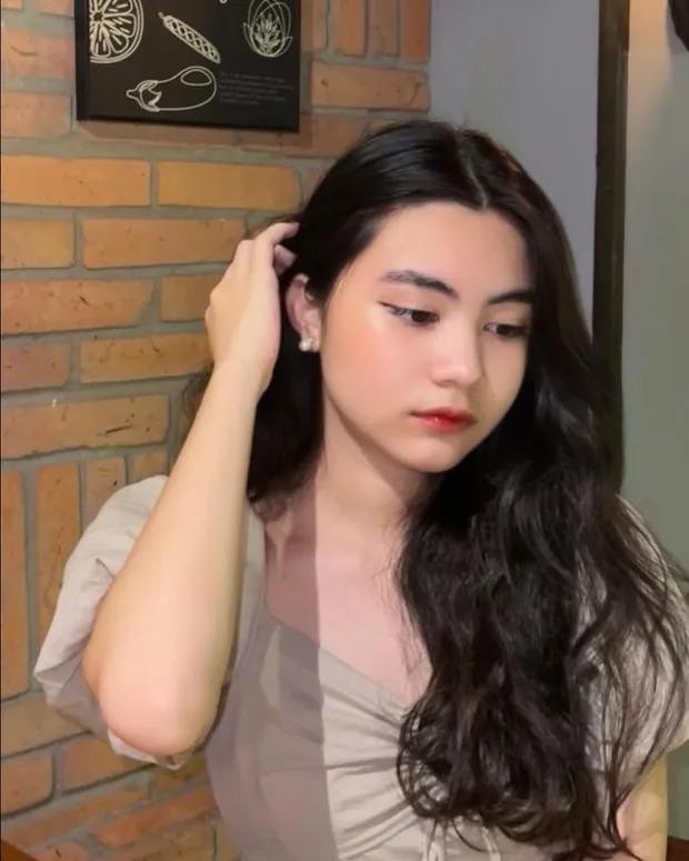 Con gái út nhà MC Quyền Linh được nhận xét là bản sao của bố-11