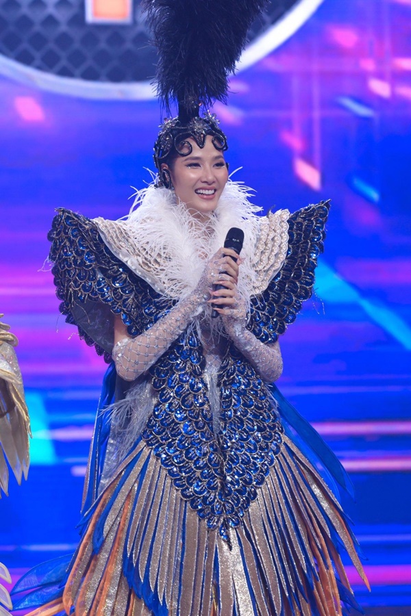 Thuỳ Tiên khoe dáng quyến rũ sau khi trở về từ châu Âu, Ngọc Thảo mặc váy cut-out sexy trên biển-11