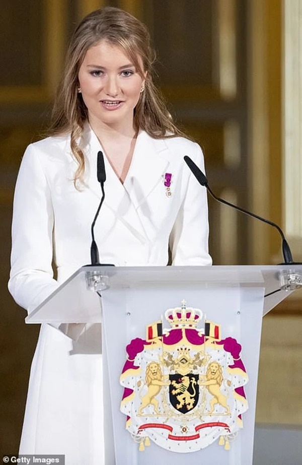 Nàng công chúa trở thành Nữ vương đầu tiên của hoàng gia Bỉ gây bất ngờ với hình ảnh mới đầy khác lạ-5