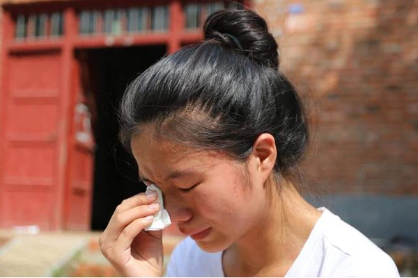 Bố chồng ốm nặng, chị chồng đòi chúng tôi bán nhà để chữa bệnh cho bố, tôi bức xúc nói một điều khiến chị phải im lặng cúi đầu-2