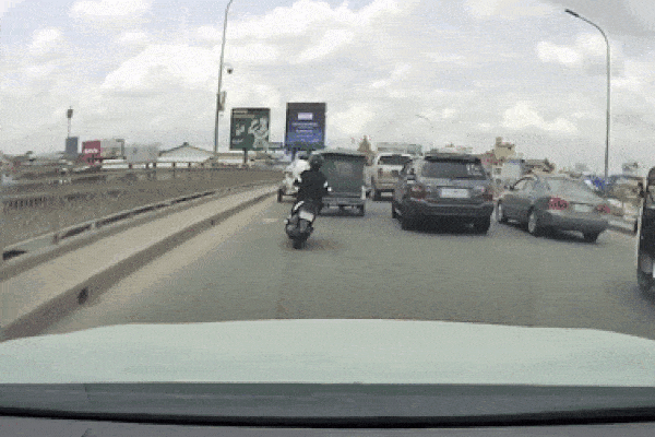 Phóng nhanh vượt ẩu, nam thanh niên nhận cái kết đầy đau đớn giữa đường