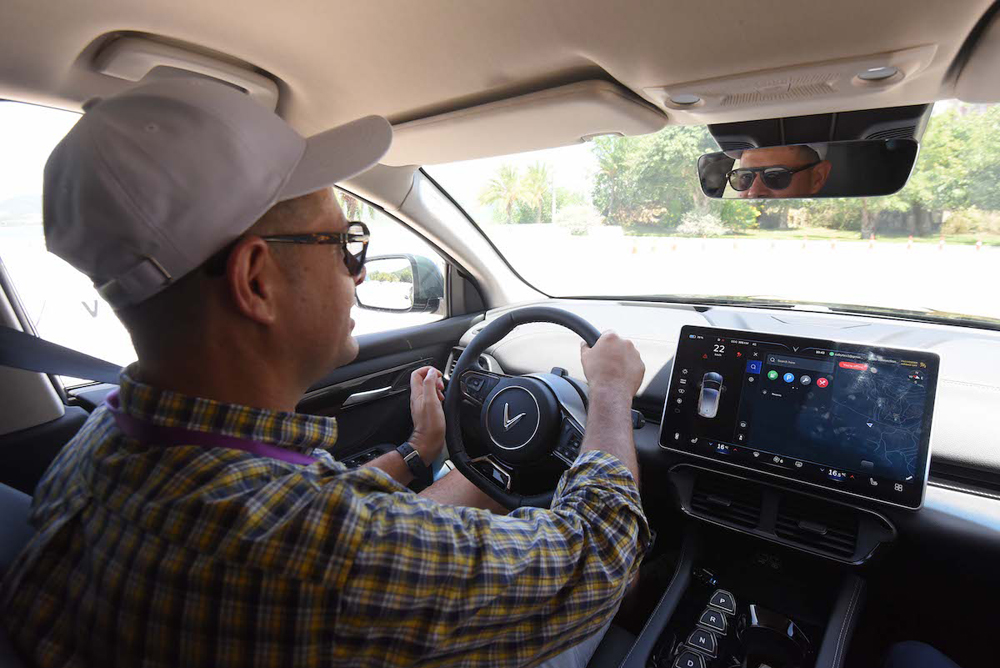 Khách hàng thế giới ấn tượng chiến lược tiếp thị ‘Thấy là Tin’ của VinFast-1