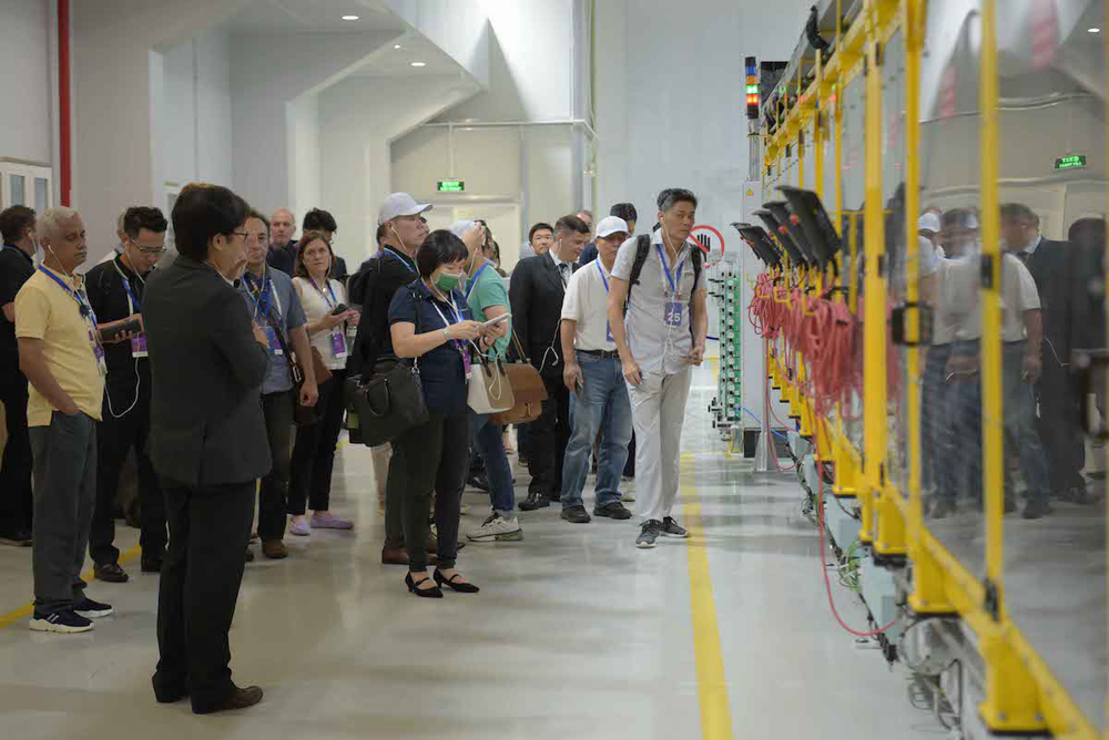 Khách hàng thế giới ấn tượng chiến lược tiếp thị ‘Thấy là Tin’ của VinFast-4