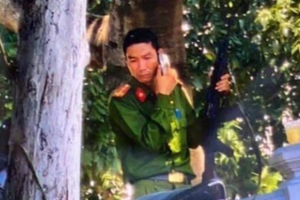 Phút đối diện của nhân viên tiệm vàng với kẻ cướp mang súng AK ở Huế-6