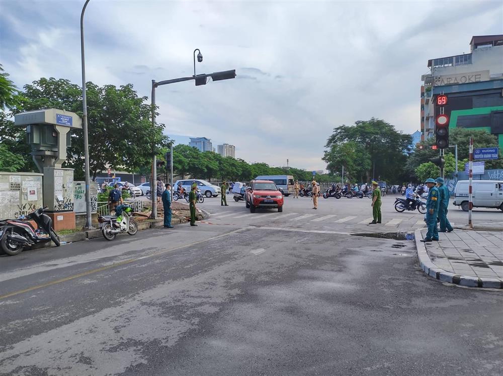 Cháy quán karaoke 6 tầng ở Hà Nội, xuất hiện nhiều tiếng nổ-4