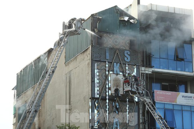 Cận cảnh hiện trường vụ cháy ở quán karaoke trên đường Quan Hoa làm ba cảnh sát hy sinh-1