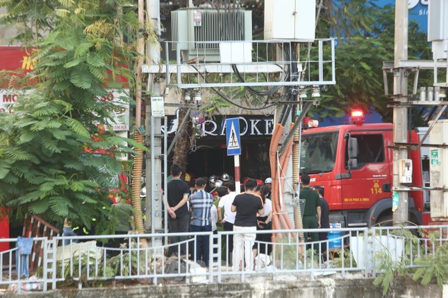 Cận cảnh hiện trường vụ cháy ở quán karaoke trên đường Quan Hoa làm ba cảnh sát hy sinh-5
