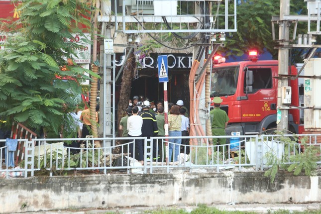 Cận cảnh hiện trường vụ cháy ở quán karaoke trên đường Quan Hoa làm ba cảnh sát hy sinh-7