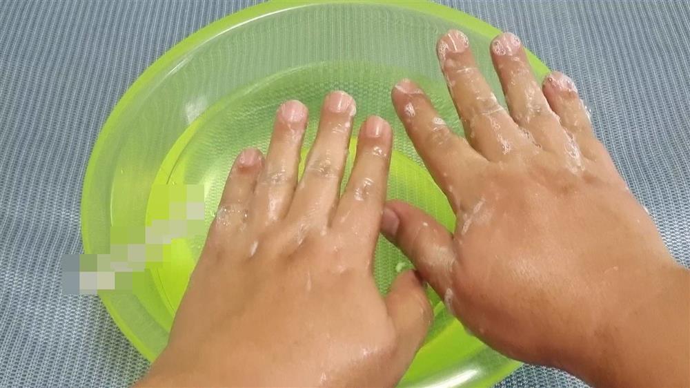 Trước khi đi ngủ, thoa một ít kem đánh răng lên lòng bàn chân có thể giải quyết được các vấn đề mà nhiều người mắc phải-5