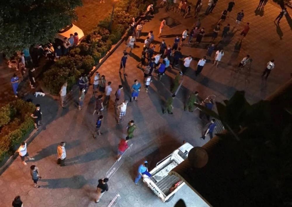 Hà Nội: Nam sinh rơi từ tầng 12 chung cư xuống đất tử vong-1