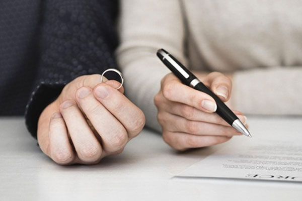 Phát hiện chồng ngoại tình, vợ kiện tình địch đòi quà 560.000 USD-2