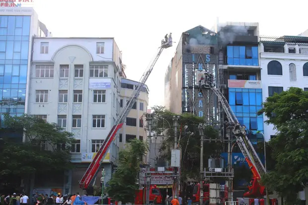 Tiếc thương 3 cảnh sát PCCC hy sinh trong vụ cháy quán karaoke ở Hà Nội: Những anh hùng không cần áo choàng giữa thời bình-1