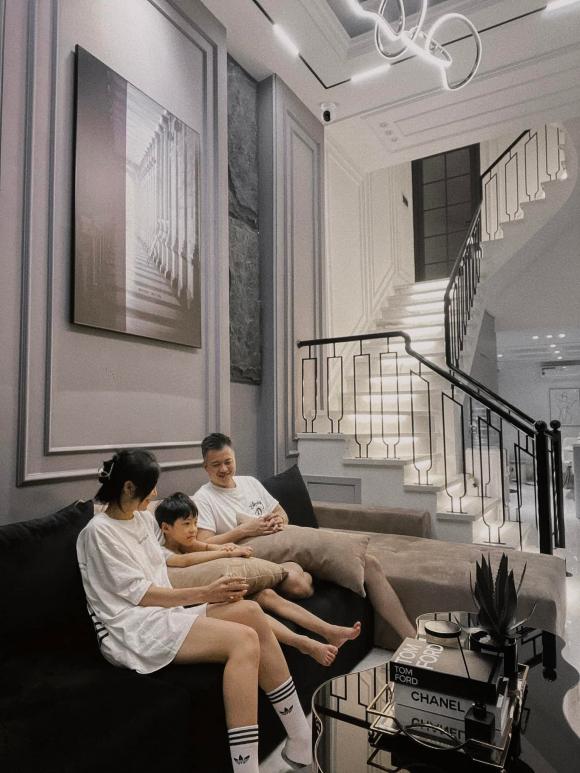 Lưu Đê Ly khoe không gian nhà đang sống trên hội Nghiện nhà, dân mạng nhận xét thế nào?-2