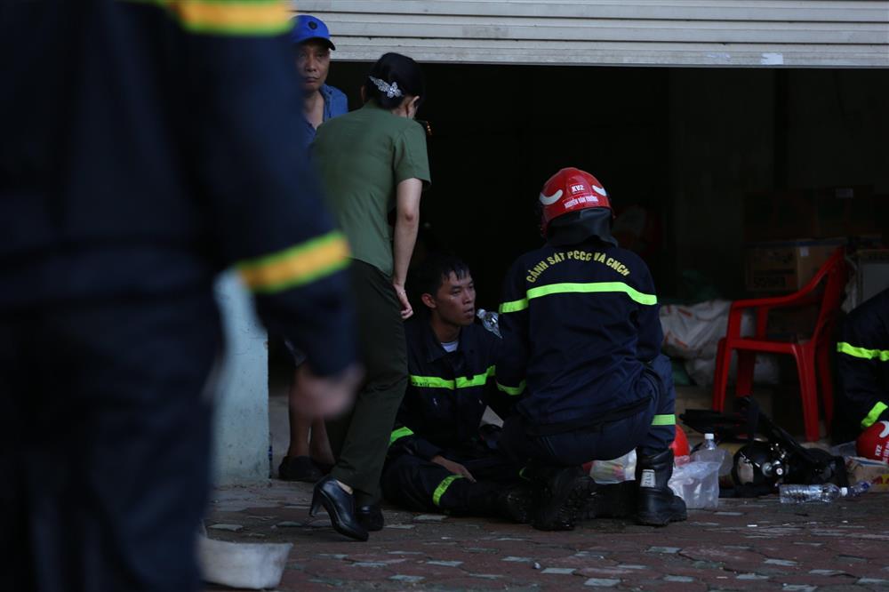 Nghẹn lòng trước gia cảnh éo le của đội trưởng cứu nạn hy sinh vụ cháy quán karaoke ở Hà Nội-4