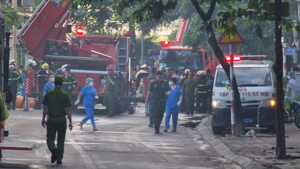 Chủ tịch Hà Nội yêu cầu khẩn trương khen thưởng 3 chiến sĩ cảnh sát hy sinh-1