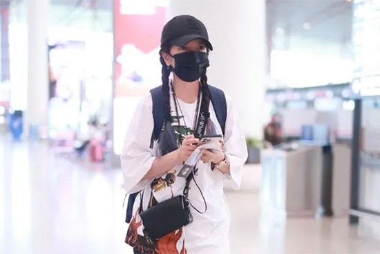 Triệu Vy lần đầu xuất hiện công khai sau một năm bị 'phong sát'