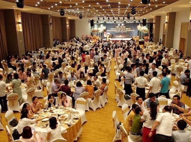 Những bữa tiệc chia tay Giám đốc CDC Quảng Ninh nghỉ hưu gây xôn xao-4
