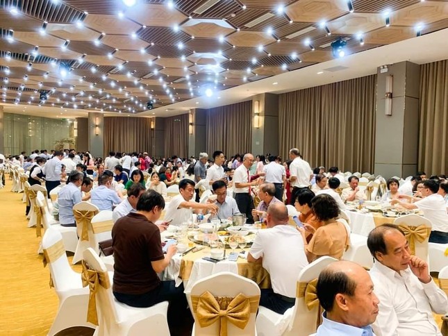 Những bữa tiệc chia tay Giám đốc CDC Quảng Ninh nghỉ hưu gây xôn xao-5