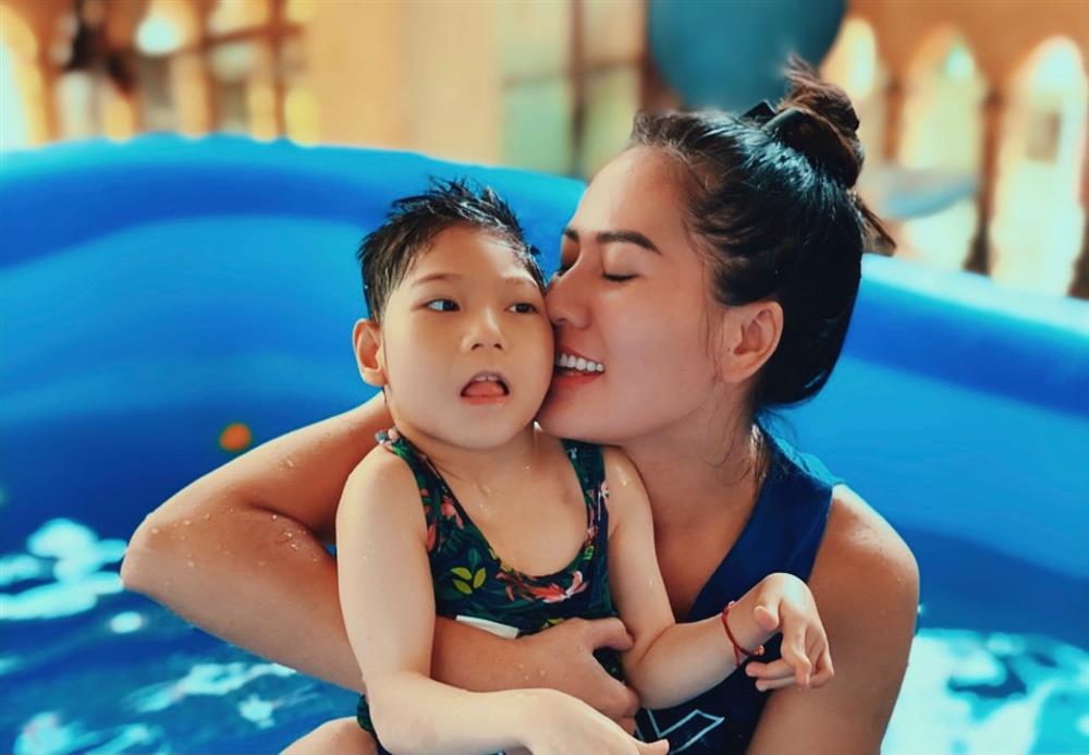 10 năm vất vả chăm con mắc bệnh hiểm nghèo, Minh Cúc Hương vị tình thân trải lòng: Con cái sống với mình cả đời, chồng không có người này có người khác-3