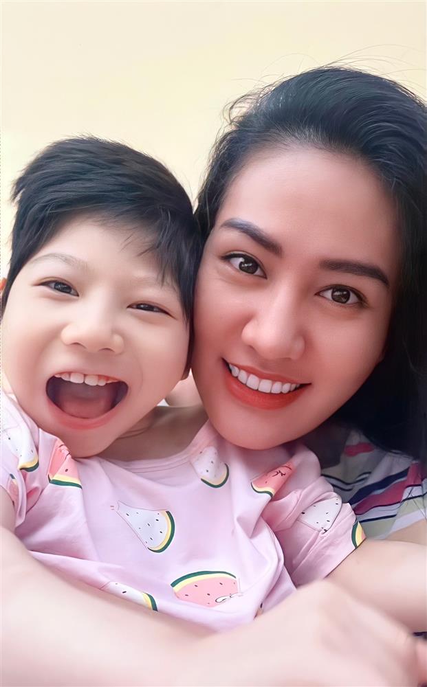 10 năm vất vả chăm con mắc bệnh hiểm nghèo, Minh Cúc Hương vị tình thân trải lòng: Con cái sống với mình cả đời, chồng không có người này có người khác-5