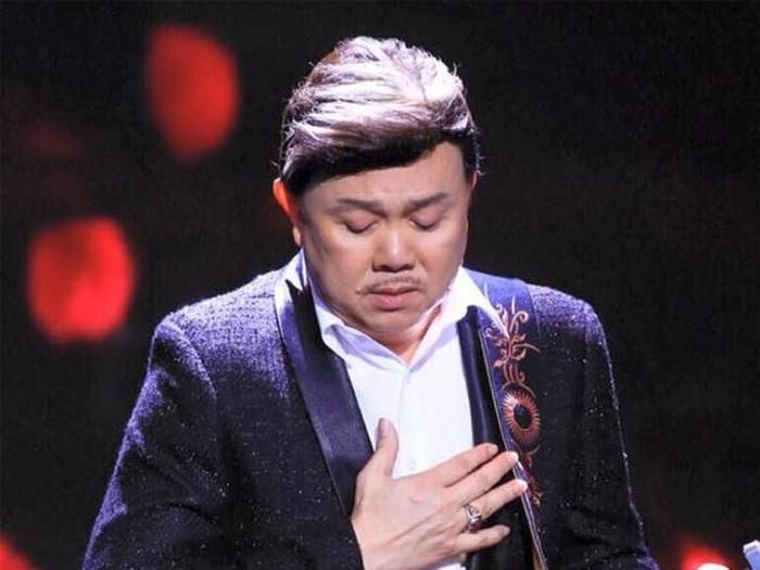 Nghẹn ngào khoảnh khắc NSƯT Hoài Linh thăm mộ cố nghệ sĩ Chí Tài-1