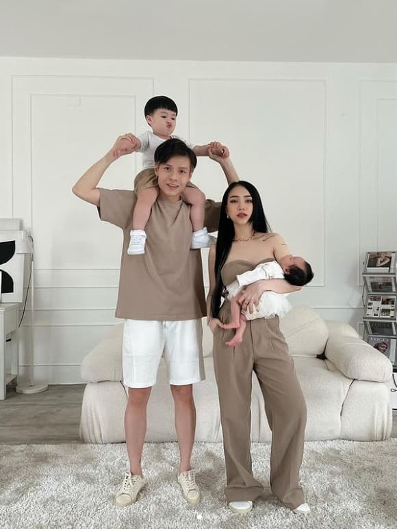 Ái nữ nhà đại gia Minh Nhựa khoe eo thon, bụng không vết rạn sau hơn 3 tháng sinh con thứ 2-2