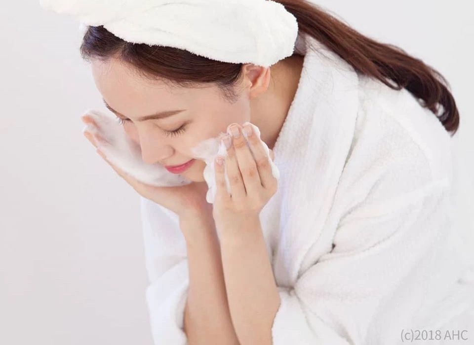 5 chiêu rửa mặt sạch sâu lỗ chân lông của người Nhật, cho da láng mịn và ngừa lão hóa-2