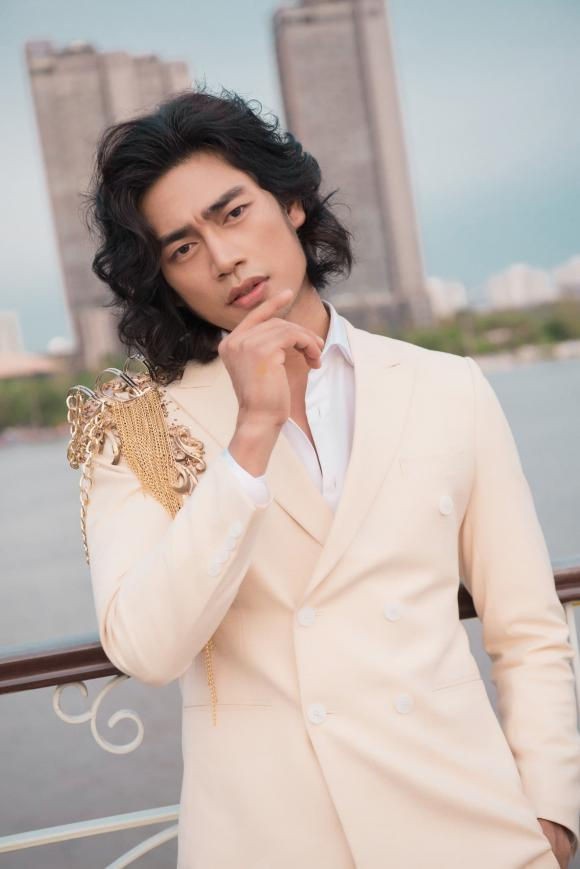 Nhật Kim Anh khoe ảnh du lịch cùng mẹ ruột, dân tình mắt tròn mắt dẹt vì người đàn ông lạ mà quen-8