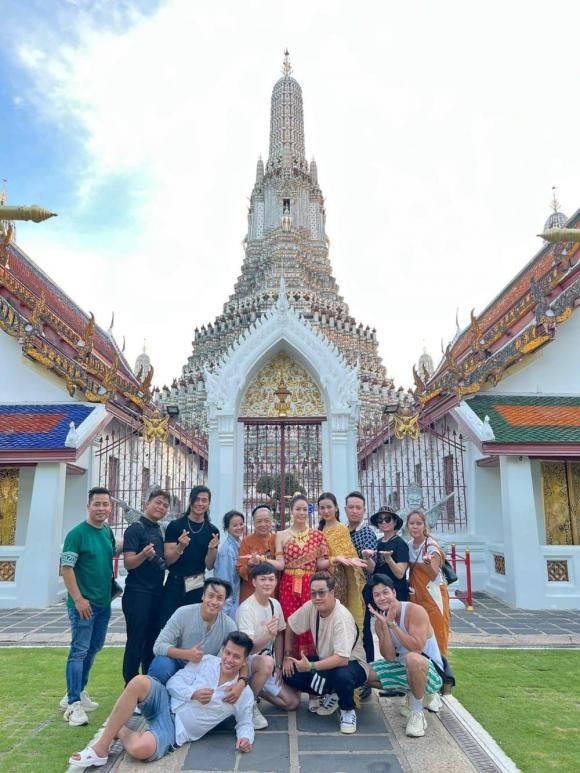 Nhật Kim Anh khoe ảnh du lịch cùng mẹ ruột, dân tình mắt tròn mắt dẹt vì người đàn ông lạ mà quen-6