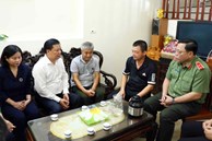 Lãnh đạo thành phố Hà Nội thăm, động viên gia đình cán bộ, chiến sĩ hy sinh trong vụ cháy tại quận Cầu Giấy