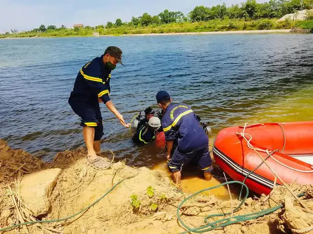 Để lại xe máy, thanh niên 21 tuổi nhảy cầu tự tử-1