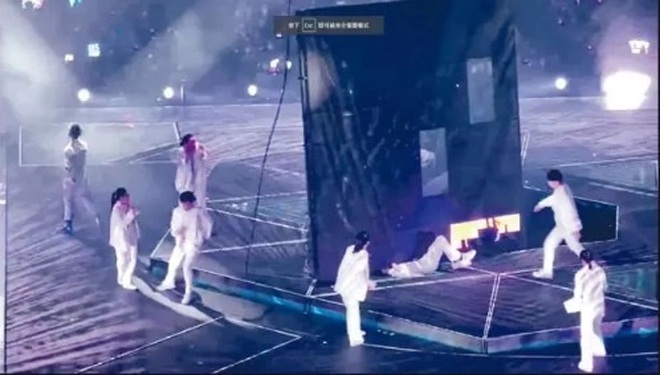 Xót xa số phận vũ công bị liệt sau tai nạn rơi màn hình 600 kg, nhóm Mirror cũng mất cả sự nghiệp vì thành nỗi ám ảnh-5