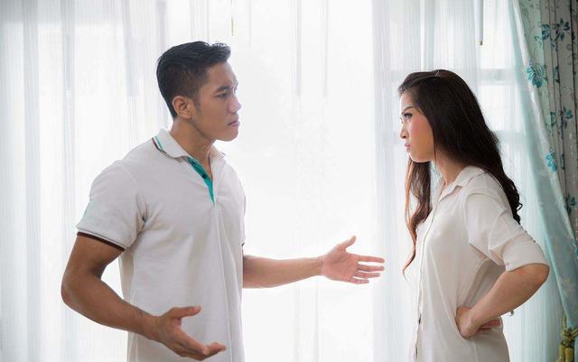 Vợ chồng tôi đi du lịch nhờ mẹ chồng đến trông nom bọn trẻ, về đến nhà thấy em chồng ra mở cửa, tôi quyết định đâm đơn ly hôn-2