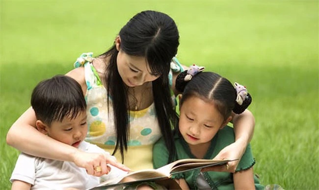 Bố mẹ biết nói chuyện đúng cách sẽ khiến con THÔNG MINH hơn, đây là 3 bí kíp đơn giản nhưng hiệu quả, không thể bỏ qua!-1