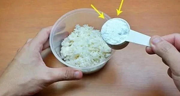 Cơm nguội và bột giặt là thứ nhà ai cũng có, khi kết hợp 2 nguyên liệu này vào nhau sẽ mang lại nhiều tác dụng tuyệt vời.-1