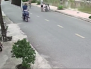 Nam thiếu niên 16 tuổi dũng cảm nhảy xuống dòng sông đang chảy xiết để cứu người-1