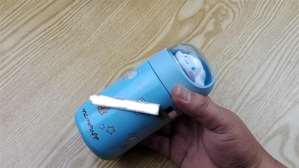 Bình giữ nhiệt rất khó làm sạch? Làm theo cách này, không cần chất tẩy rửa, vi khuẩn và vết bẩn cứng đầu đều được đánh bay-7