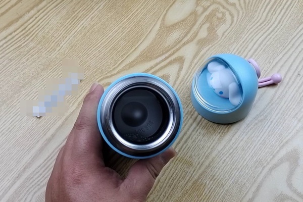 Con gái tô vẽ từ tường, tủ cho đến bàn học: Người bố bất lực không biết nên làm sao đây-10