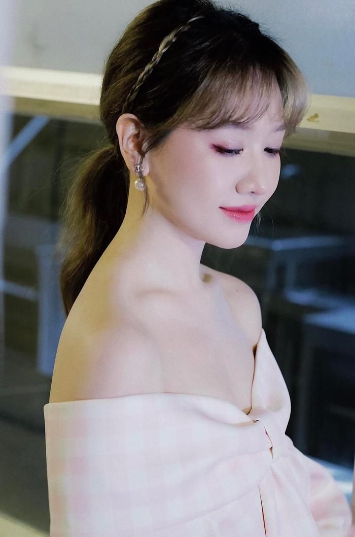 Hậu công khai bị liệt nửa mặt, Hari Won tích cực đi diễn, visual nữ ca sĩ khiến netizen rưng rưng-7