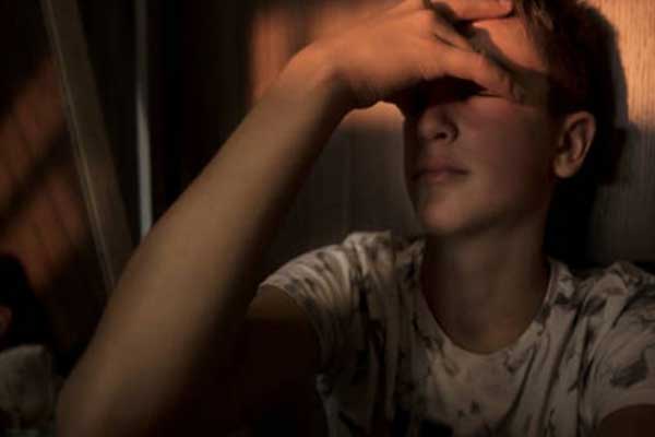 Thấy bạn bị cưỡng bức, cô gái chạy lại cứu và kết thảm-2