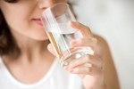 Nước chanh cho thêm thứ này để uống sẽ giúp làm sạch mạch máu, tránh đau tim, đột quỵ-7