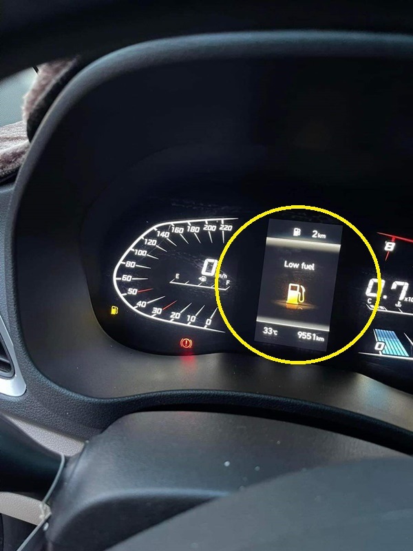 Nể bạn thân cho mượn ô tô, khổ chủ phải đi tận 12km lấy về và cái kết héo lời: Xăng thì cạn, xe thì móp-2